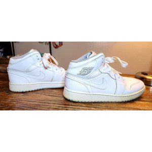 Nike Air Jordan 1 Mid Top Sneakers '15 White Wolf Grey Great Condition 4Y W5.5